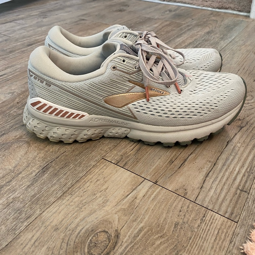 Brooks adrenaline running shoes - Picture 9 of 10